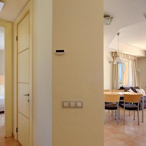 Superior One-Bedroom Apartment